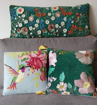 Hook pillow hummingbird 40x40